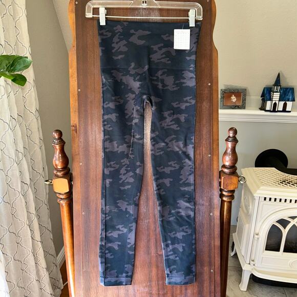 New Spanx camo leggings size medium - Picture 1 of 8